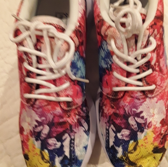 Three In Brand Tennis Shoe - Picture 3 of 5